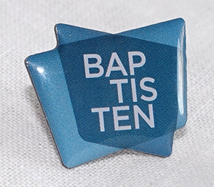 Ansteck-Pin mit dem Baptisten-Logo